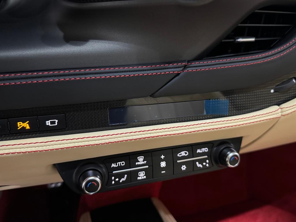 Ferrari F8 - Vista 11