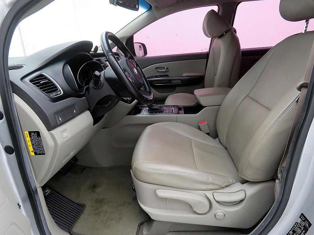 KIA Carnival - Vista 6