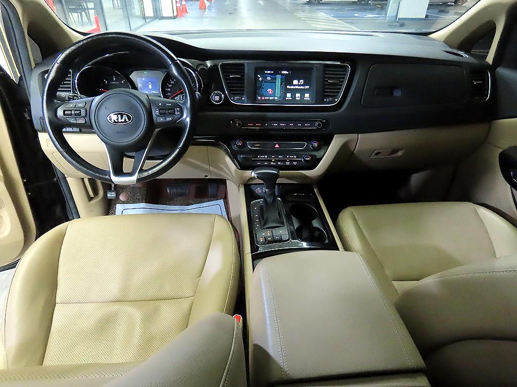 KIA Carnival - Vista 11