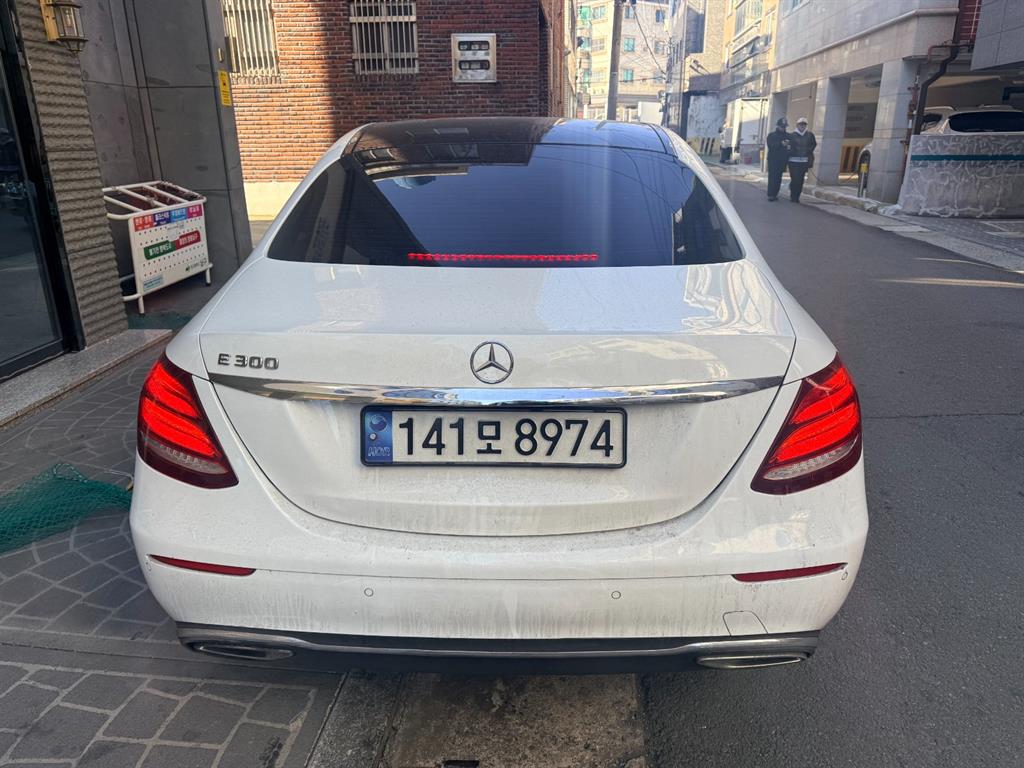 Mercedes Benz E class - Vista 3