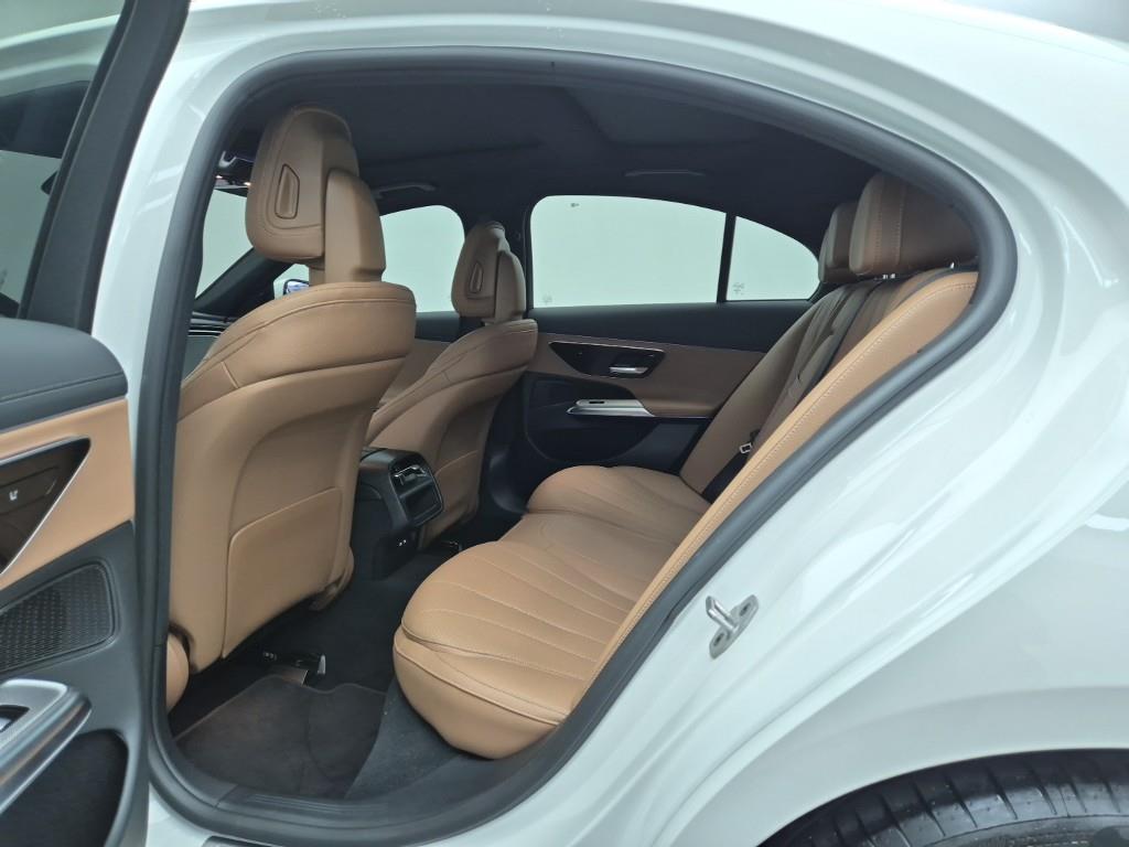 Mercedes Benz E class - Vista 12