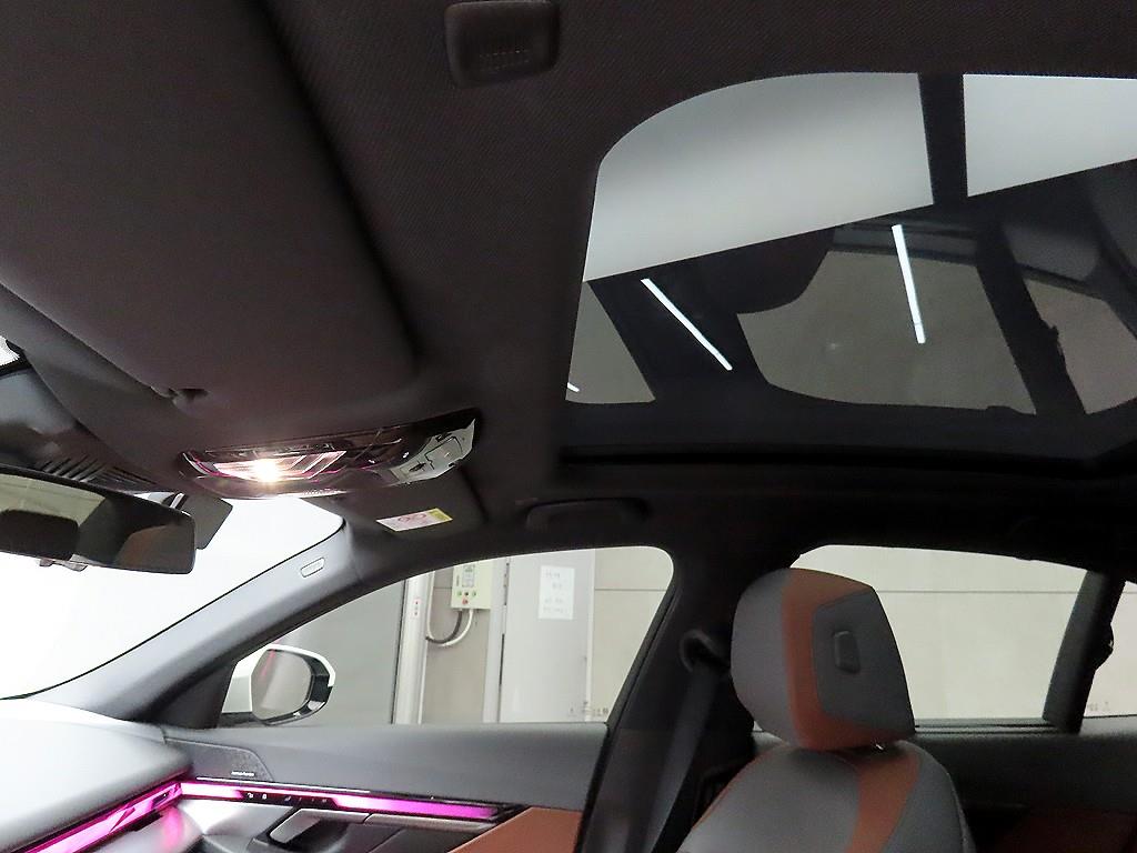 BMW 5 Series 2025 the color of pearl - Importación desde Corea - HF Imports Iquique - Foto 16