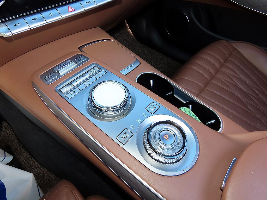 Genesis GV70 - Vista 11