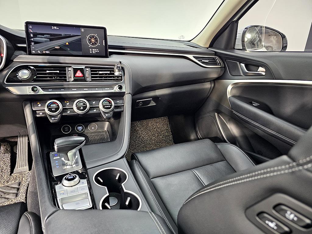 Genesis G70 - Vista 10