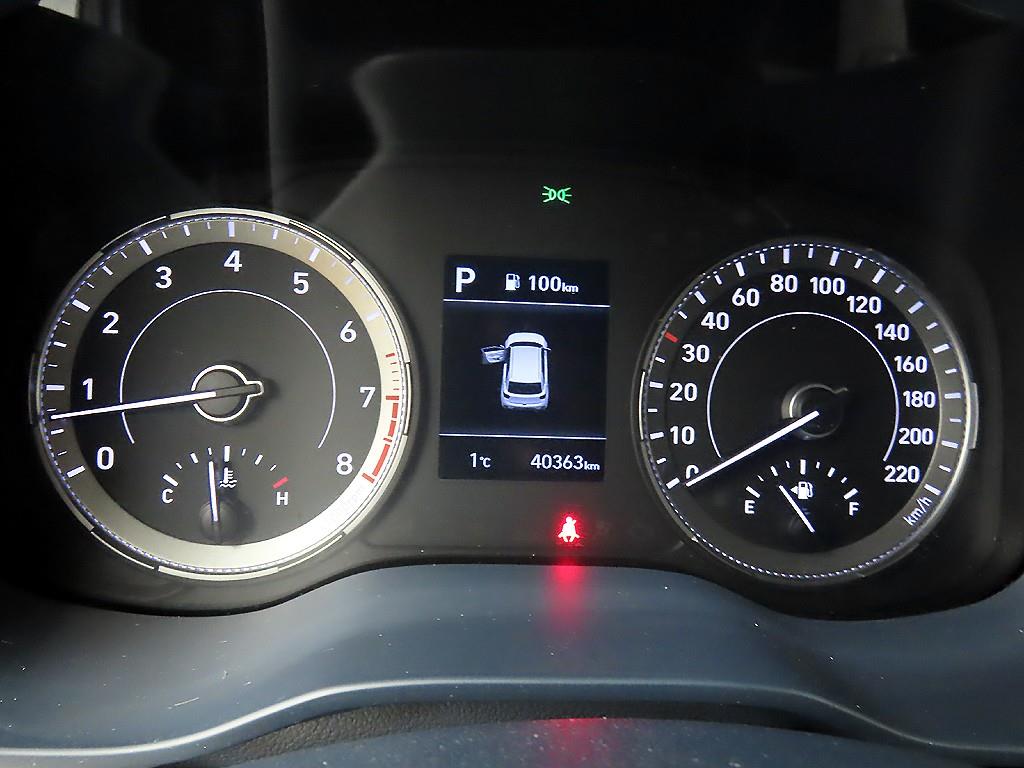 HYUNDAI Venue - Vista 8