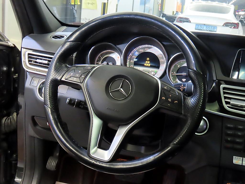 Mercedes Benz E class - Vista 8