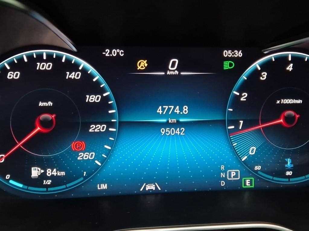 Mercedes Benz GLC Class - Vista 6