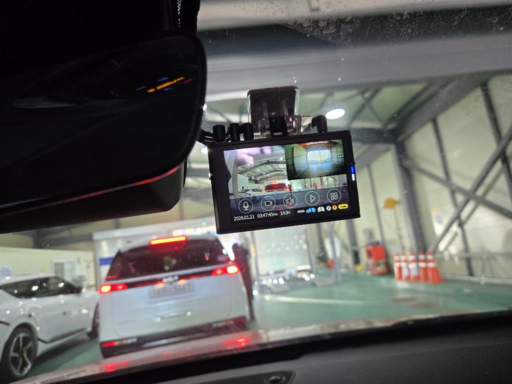 HYUNDAI Kona - Vista 6