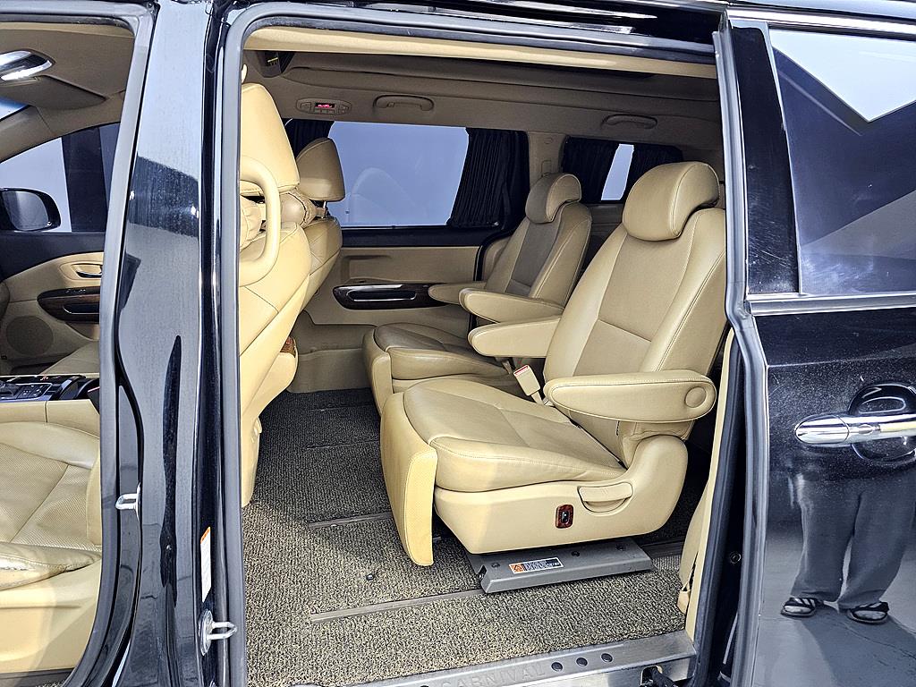 KIA Carnival - Vista 9