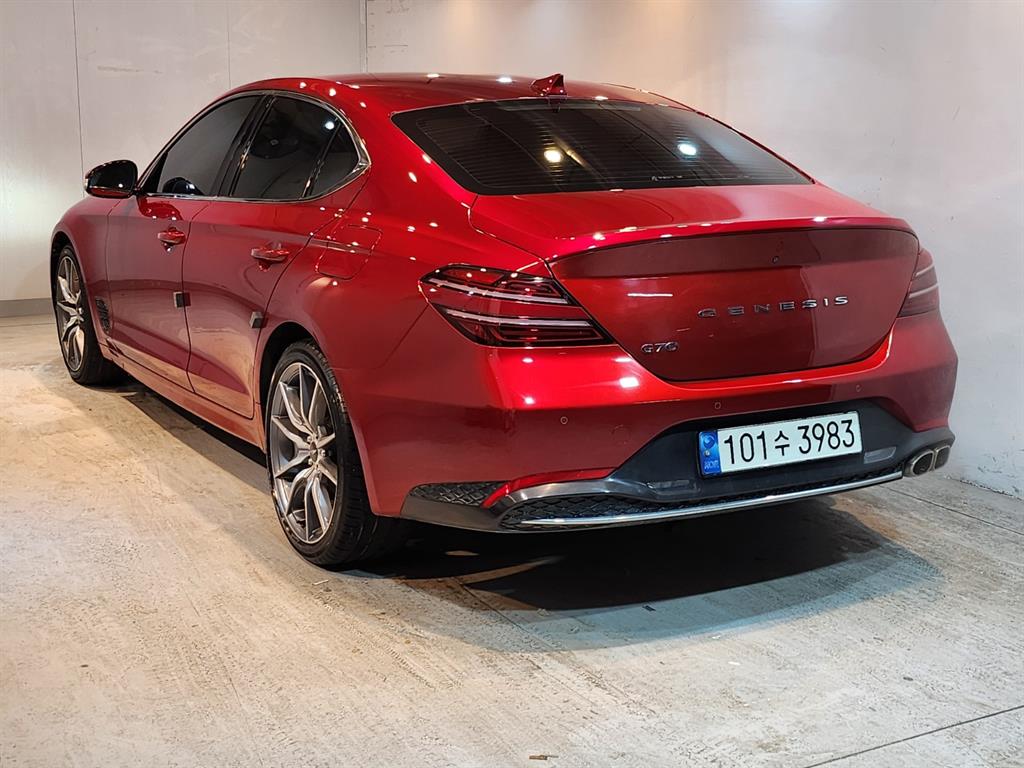 Genesis G70 - Vista 4