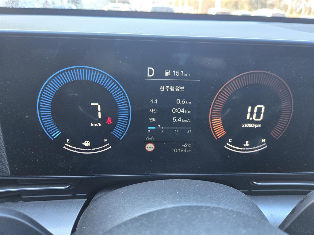 HYUNDAI Kona - Vista 9