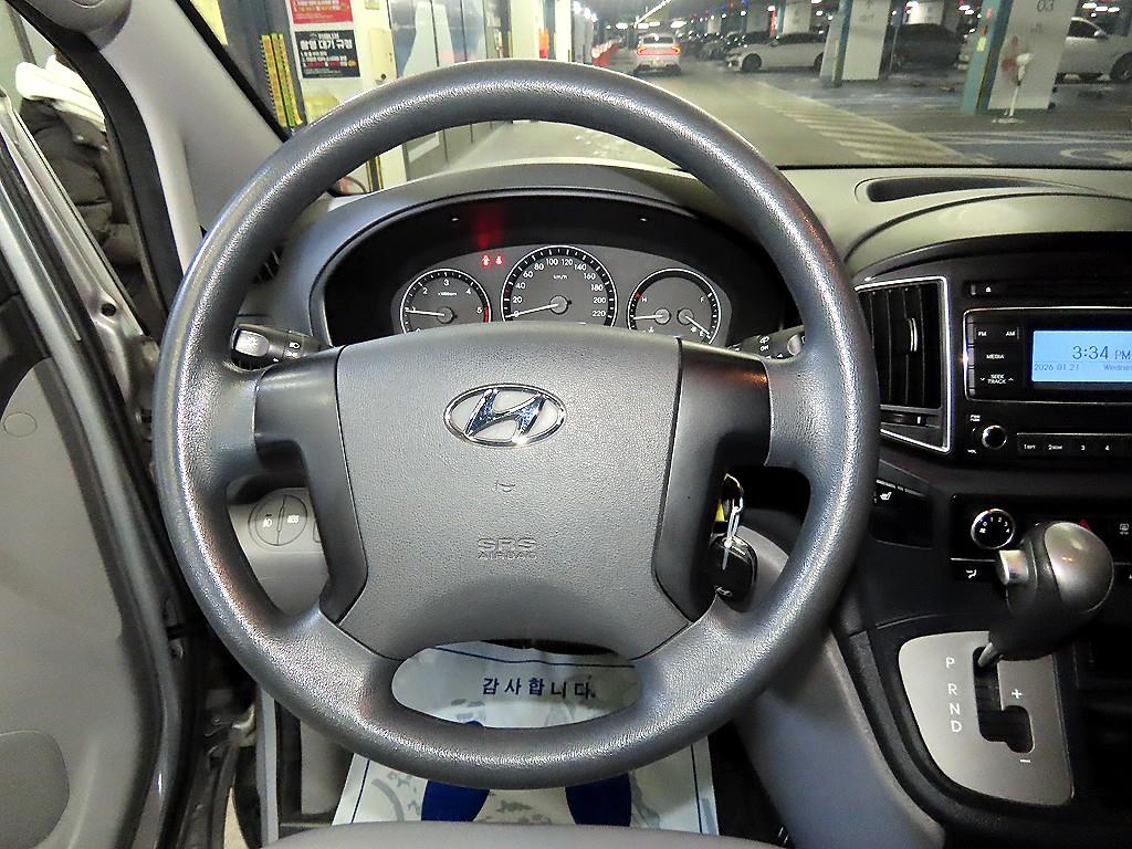 HYUNDAI Starex - Vista 8