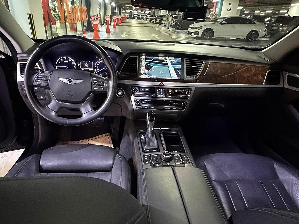 HYUNDAI Genesis - Vista 6