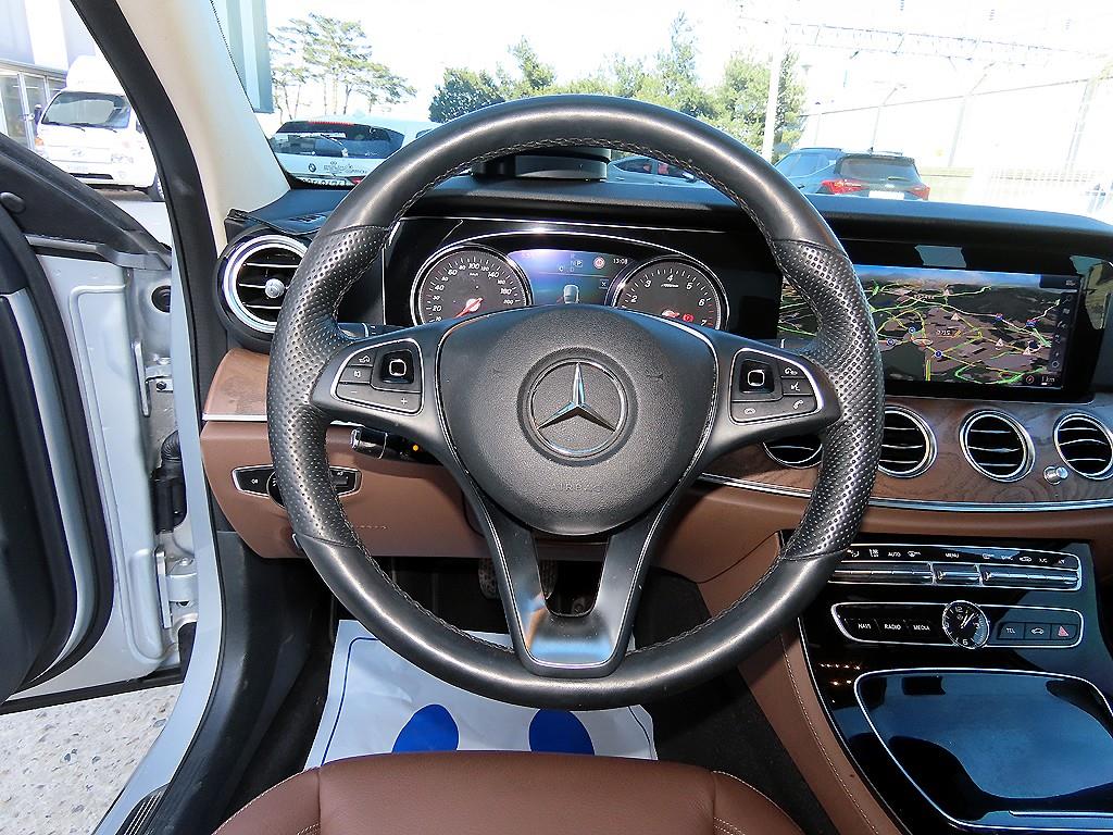 Mercedes Benz E class - Vista 8