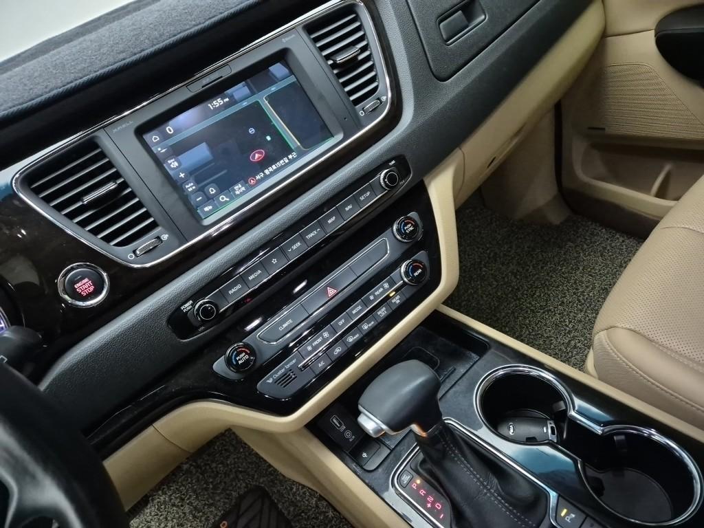 KIA Carnival - Vista 10