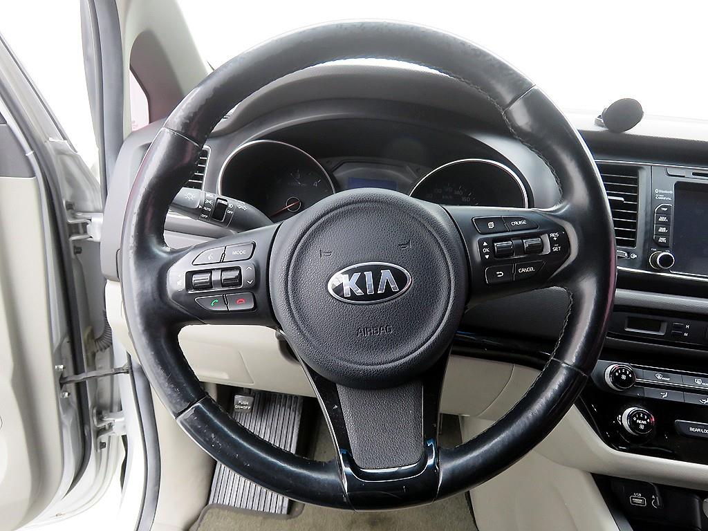 KIA Carnival - Vista 10