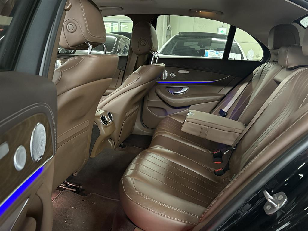 Mercedes Benz E class - Vista 12