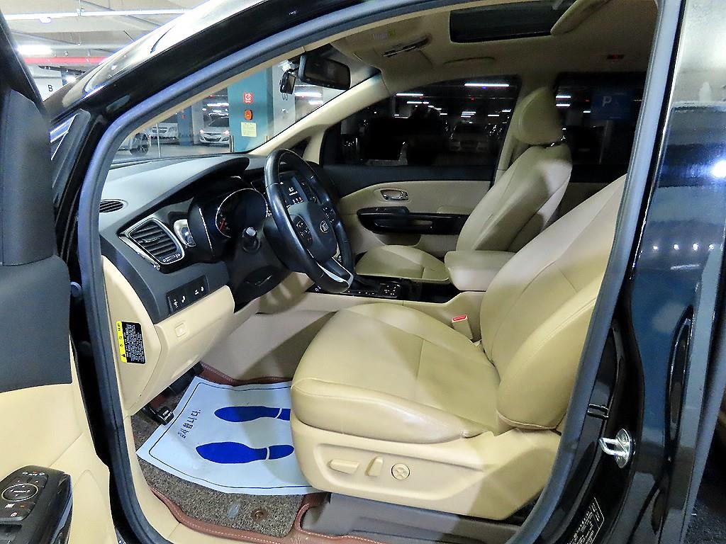 KIA Carnival - Vista 6