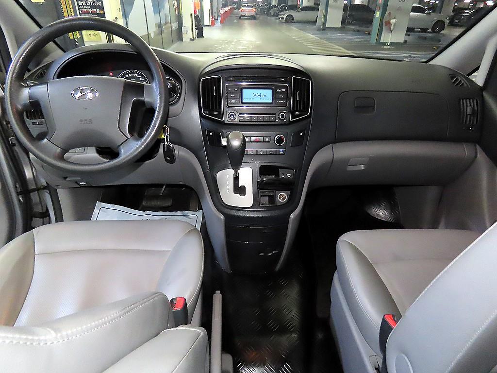 HYUNDAI Starex - Vista 10