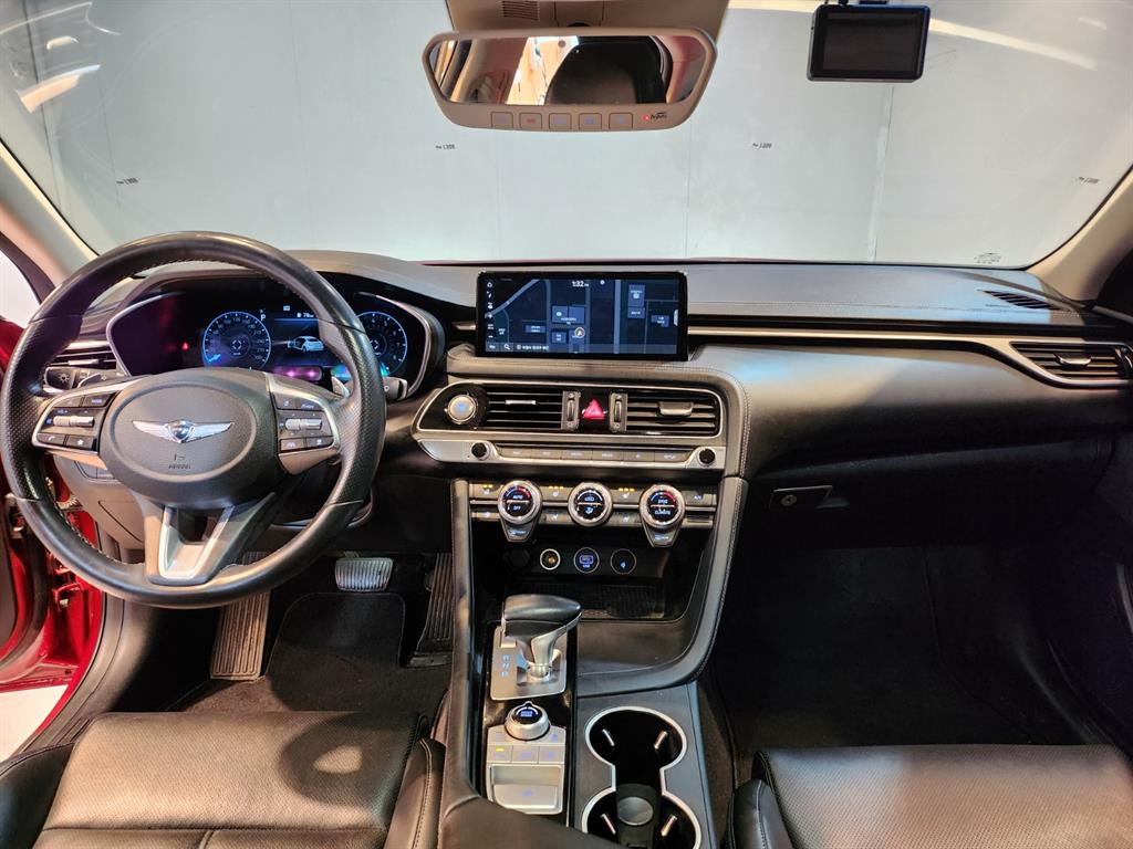 Genesis G70 - Vista 8