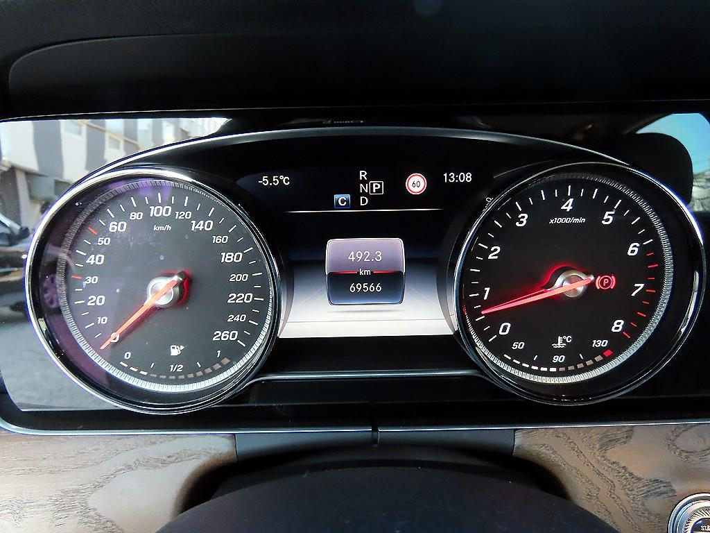 Mercedes Benz E class - Vista 9