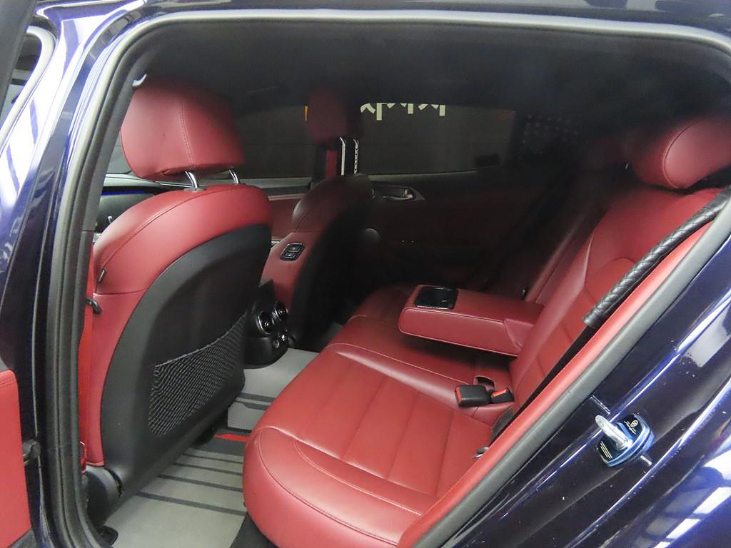 KIA Stinger - Vista 6