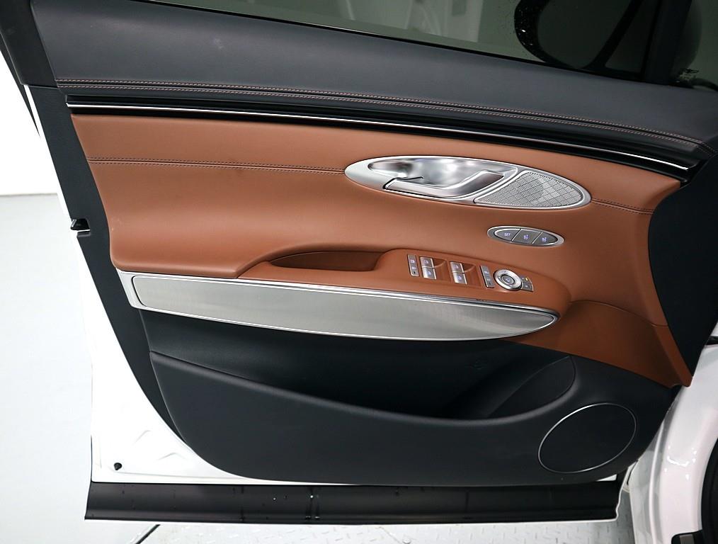 Genesis GV70 - Vista 8