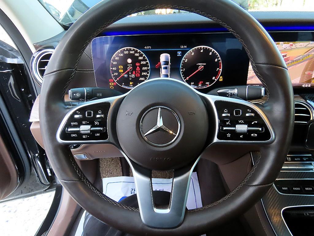 Mercedes Benz E class - Vista 8