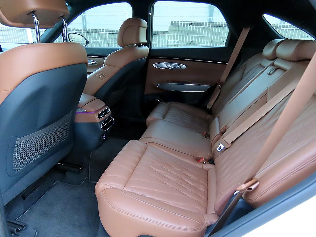 Genesis GV70 - Vista 6