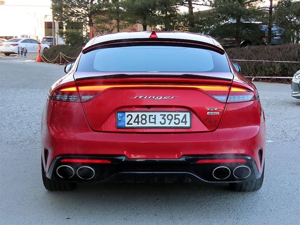 KIA Stinger - Vista 4