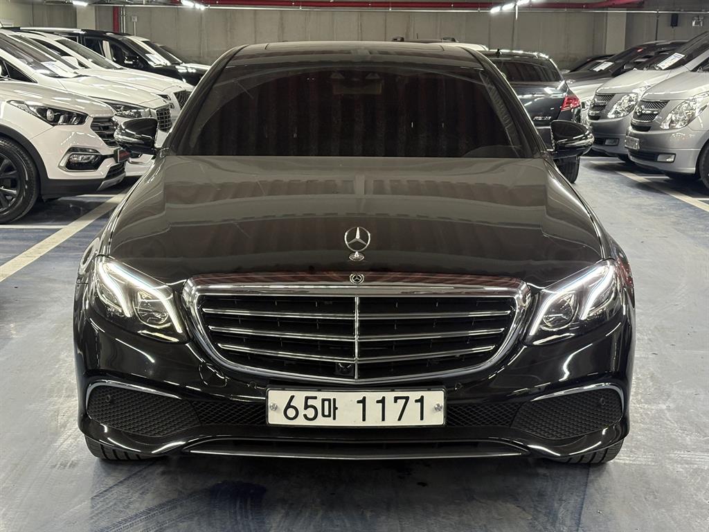 Mercedes Benz E class - Vista 2