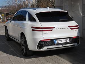 Genesis GV70 - Vista 8