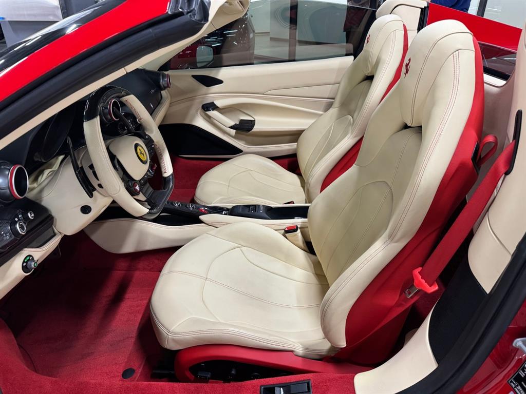 Ferrari F8 - Vista 7