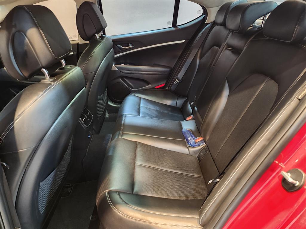 Genesis G70 - Vista 6