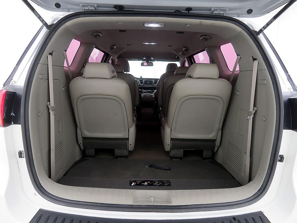 KIA Carnival - Vista 5