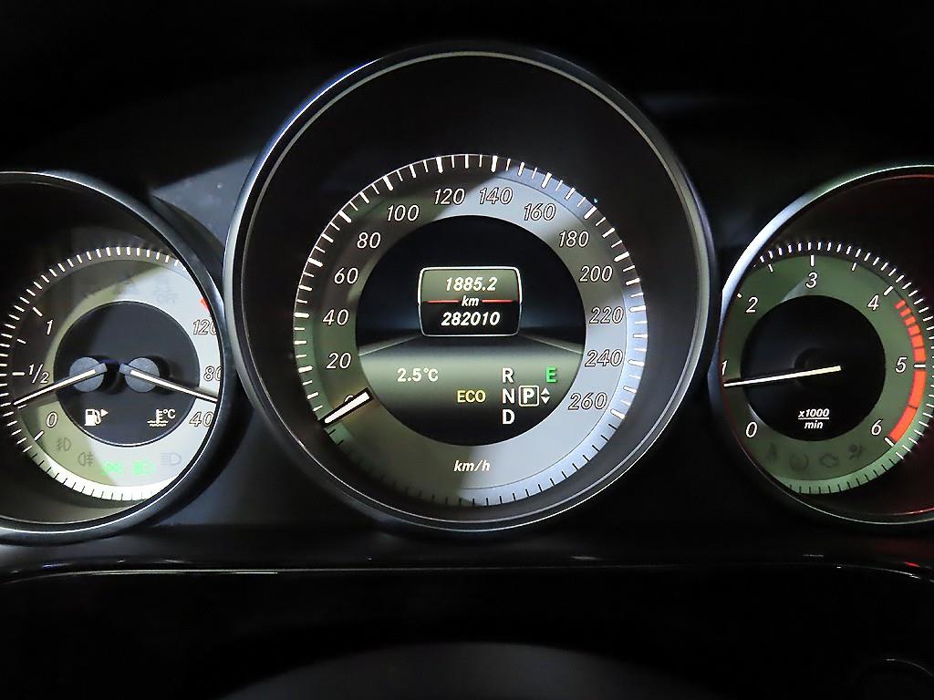 Mercedes Benz E class - Vista 9