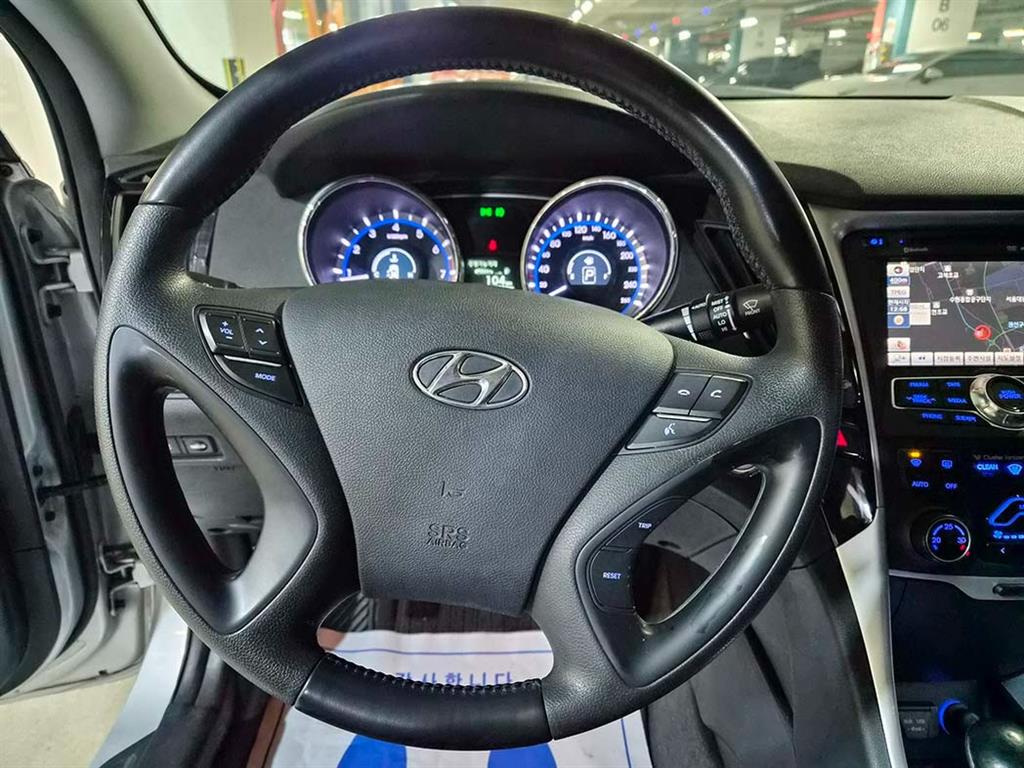 HYUNDAI Sonata - Vista 9