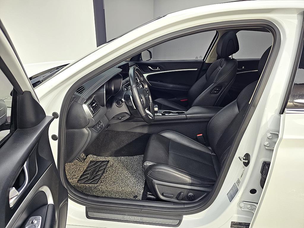 Genesis G70 - Vista 8