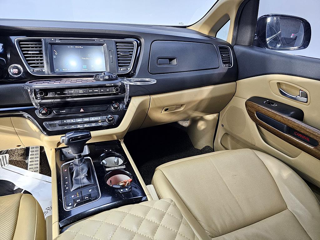 KIA Carnival - Vista 10