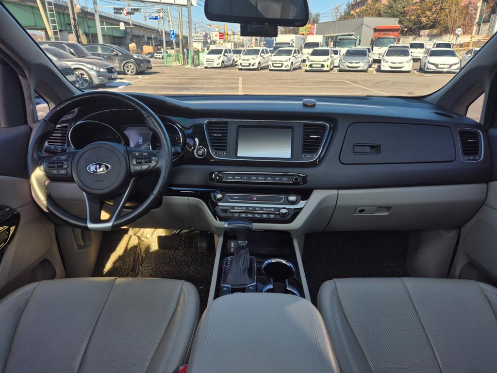 KIA Carnival - Vista 6