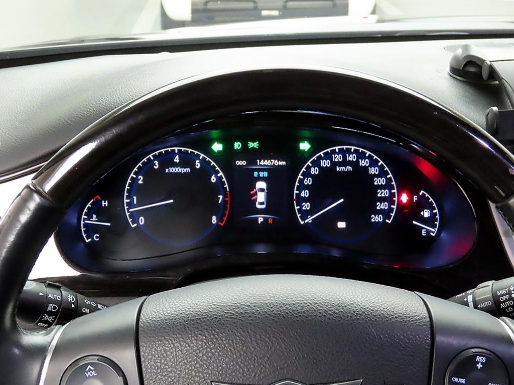 HYUNDAI Genesis - Vista 6