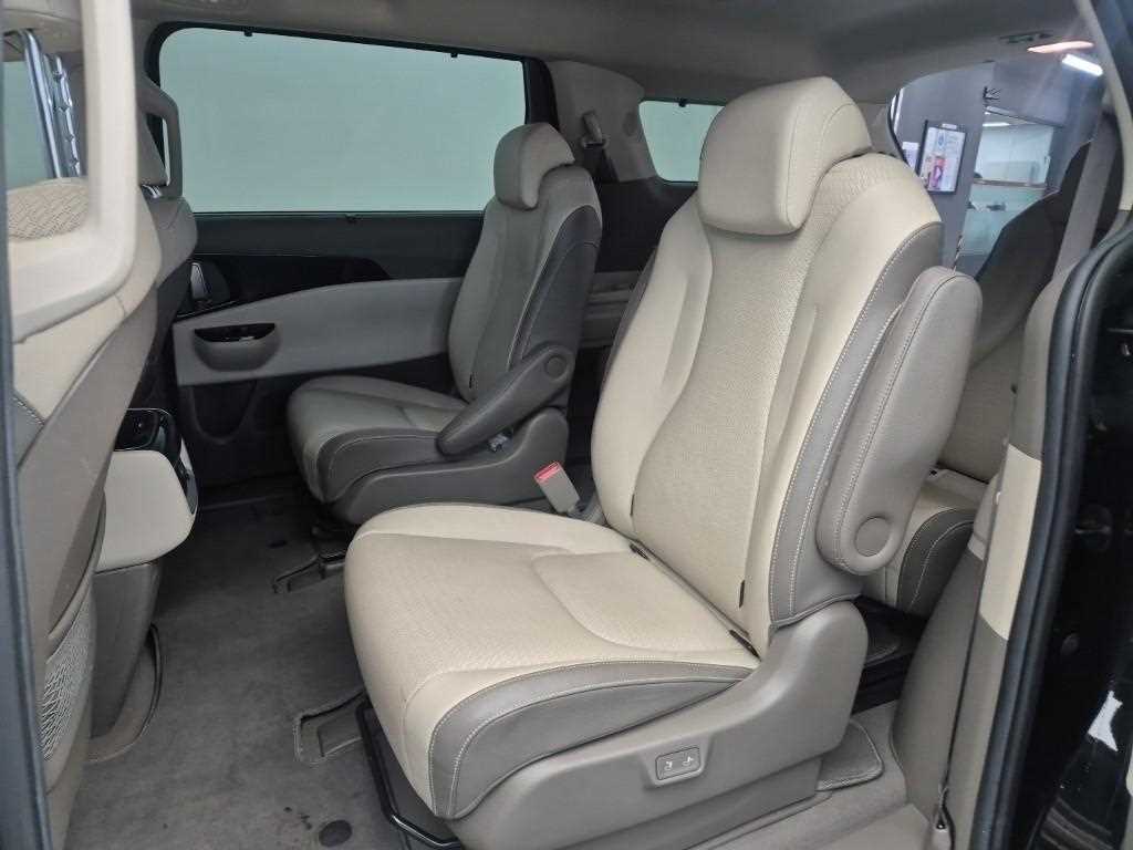 KIA Carnival - Vista 12