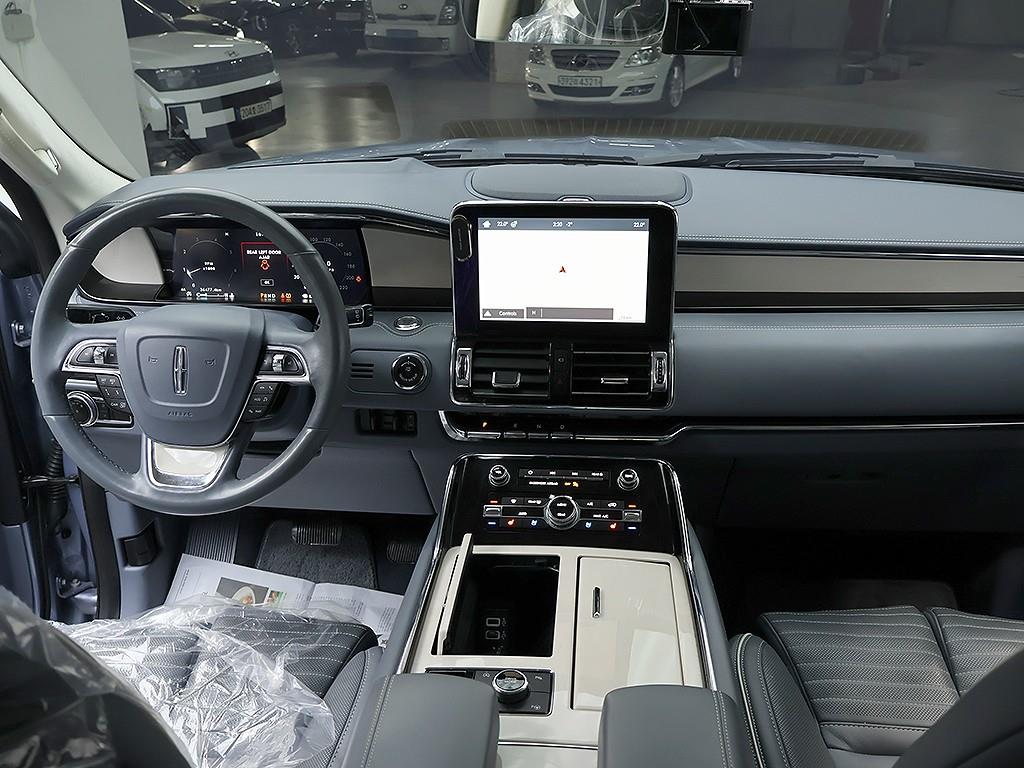 Lincoln Navigator - Vista 9