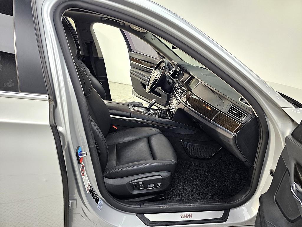 BMW 7 Series - Vista 11