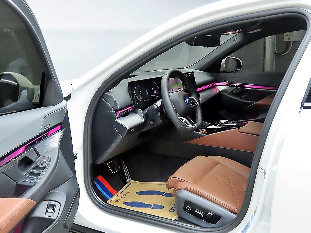 BMW 5 Series - Vista 5