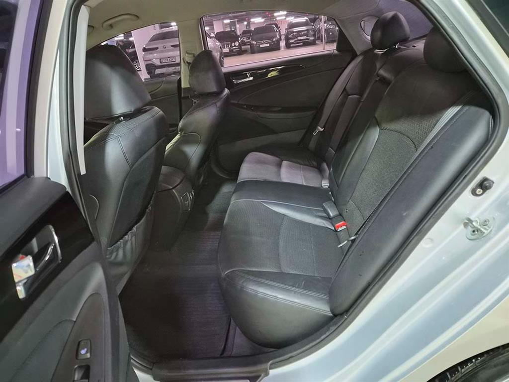 HYUNDAI Sonata - Vista 7
