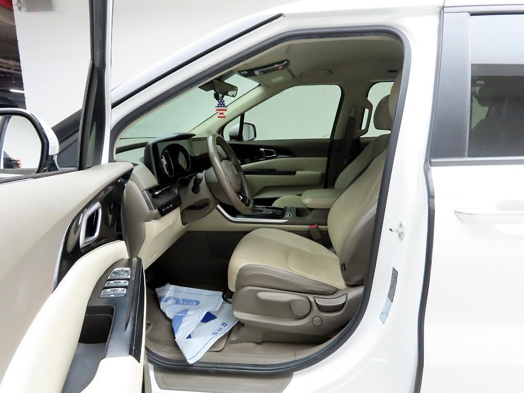 KIA Carnival - Vista 12