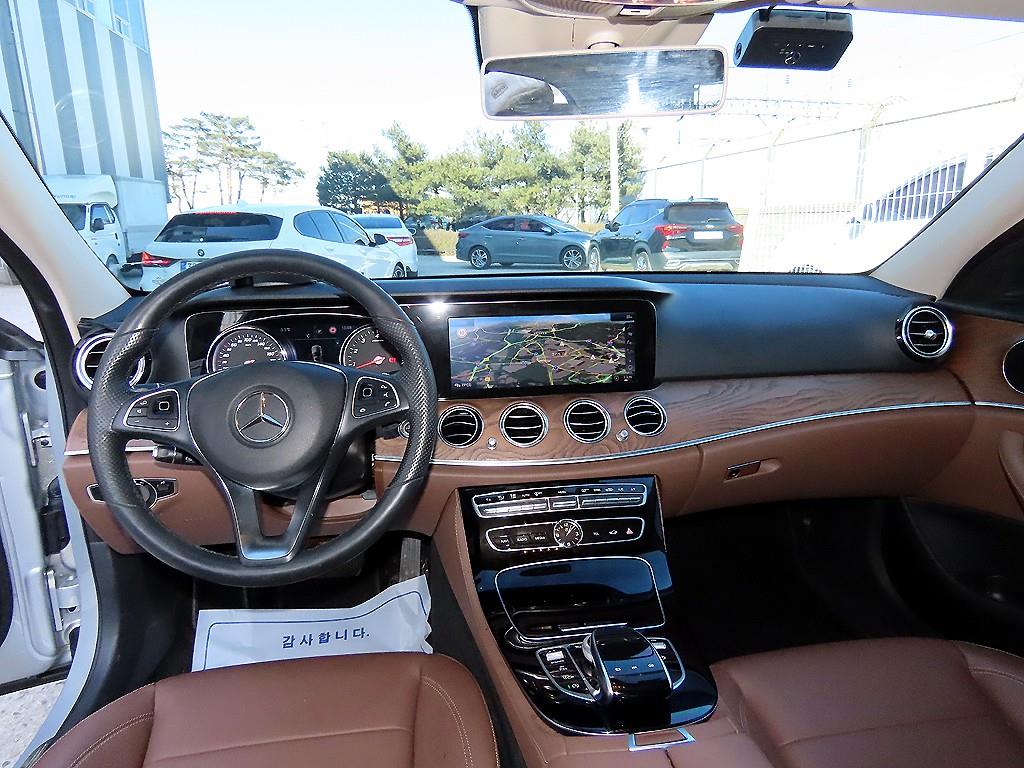 Mercedes Benz E class - Vista 7