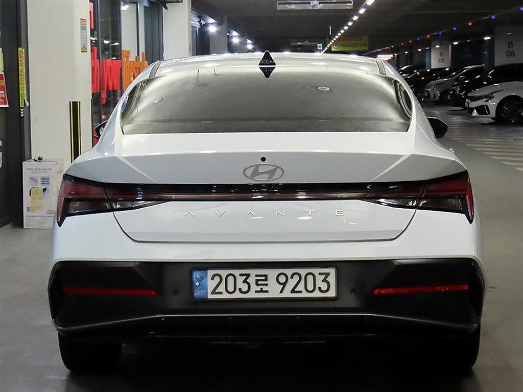 HYUNDAI Avante - Vista 5