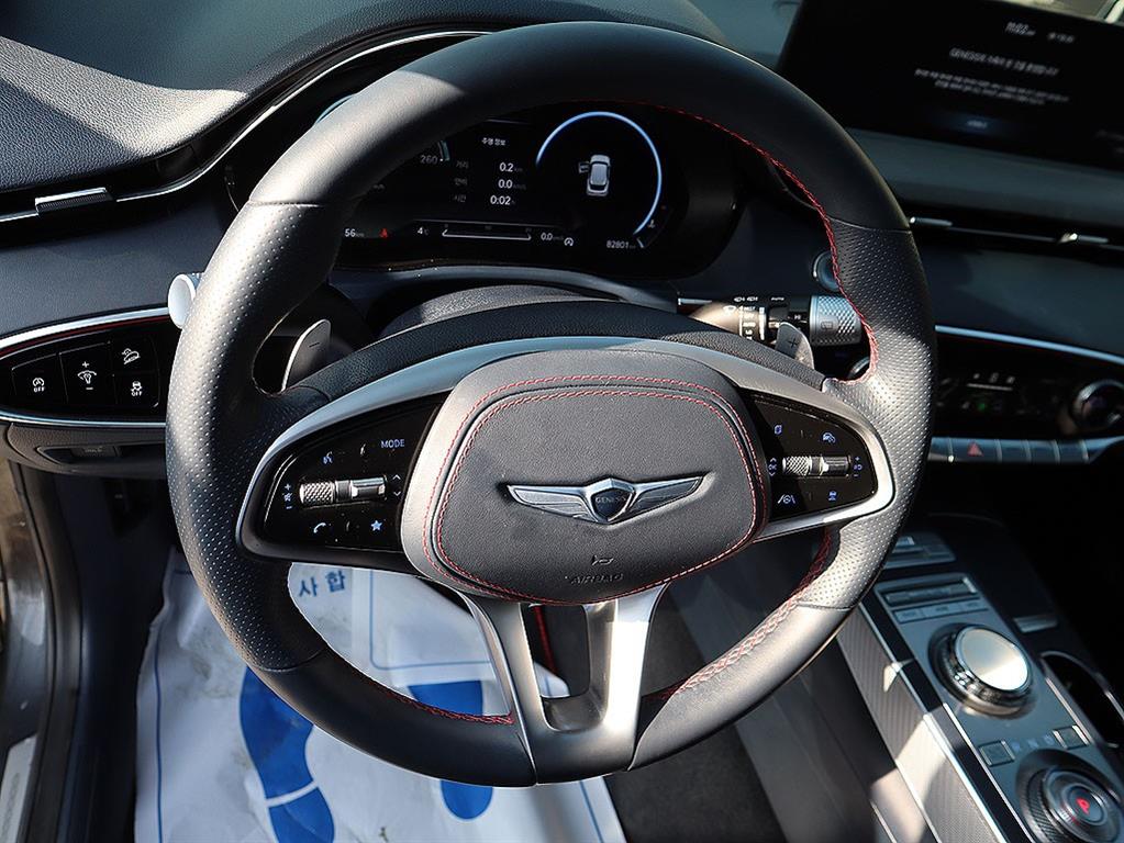 Genesis GV70 - Vista 8